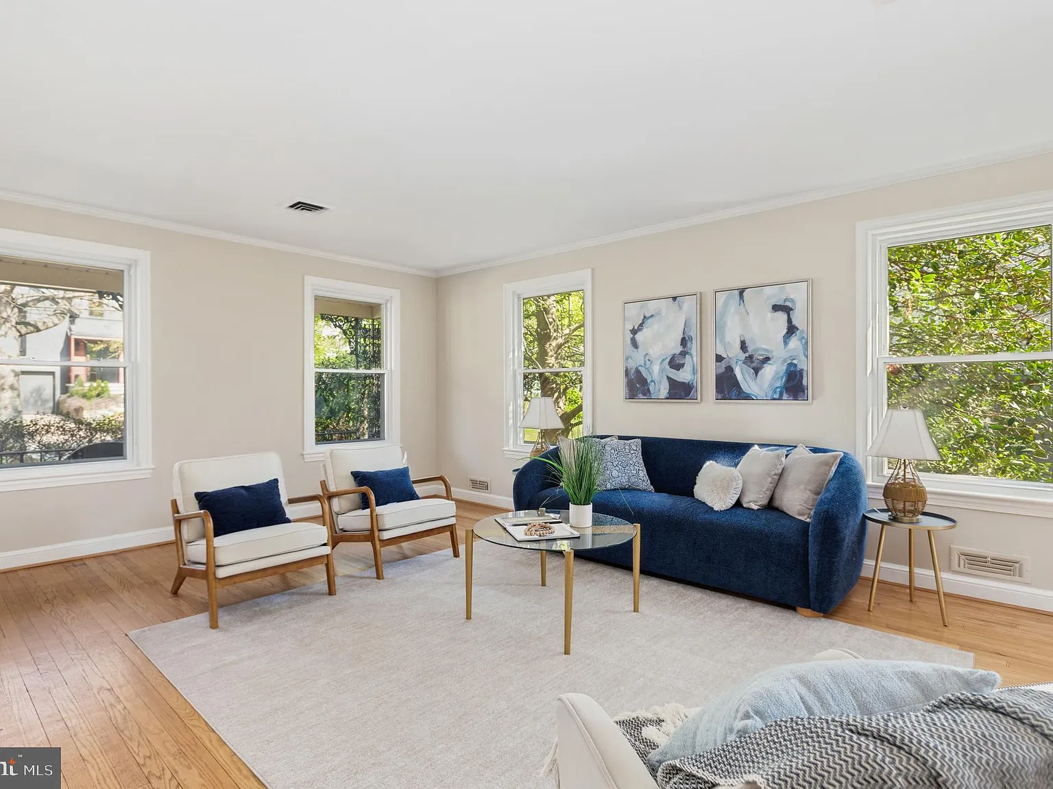 7 bed, 3.5 bath, 4270 sqft, $7,000 — Photo 4