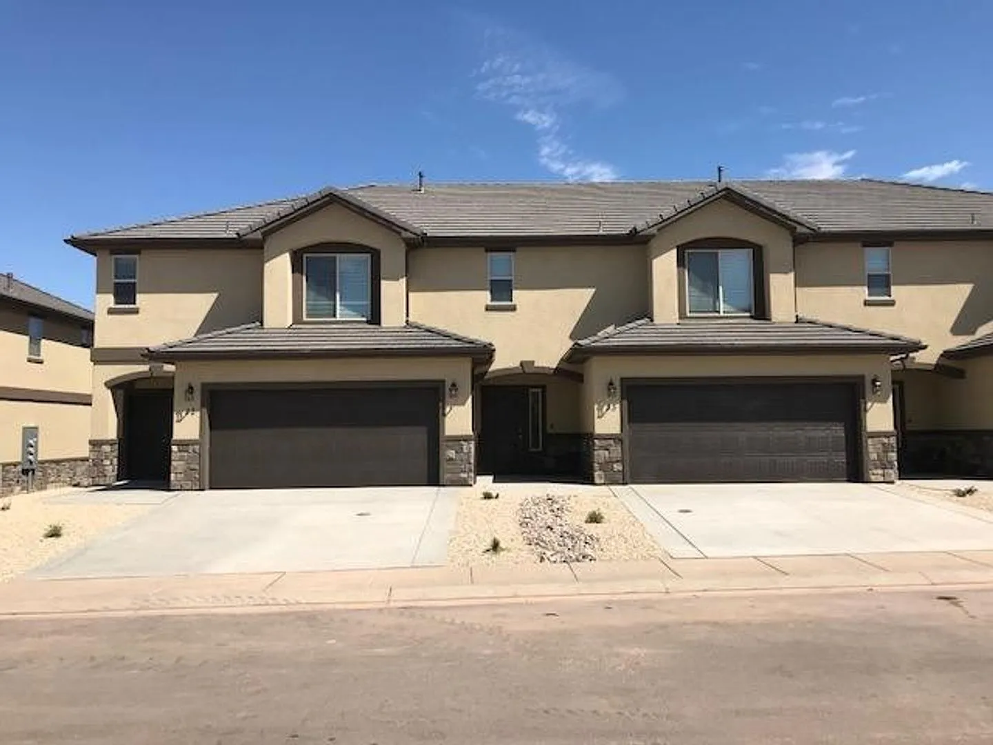 Beautiful 3 Bedroom Blackhawk Townhome — Photo 4