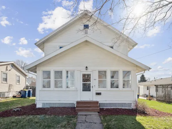 910 S 8th Ave, Vinton, IA 52349