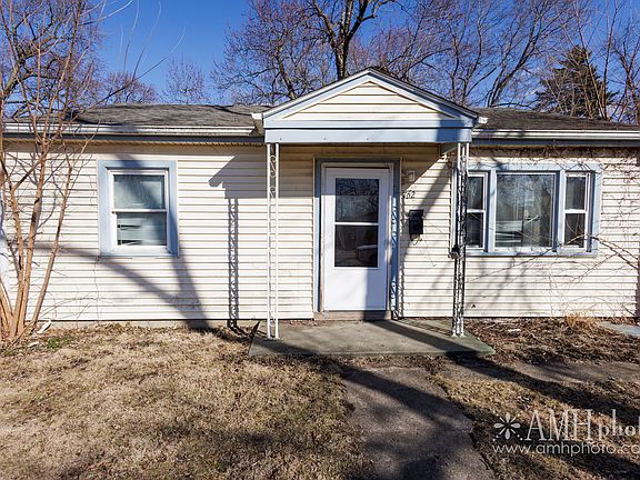 3rd image of 762 Webster Cir E