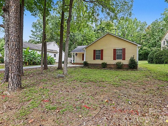 3rd image of 2208 Pinebrook Cir