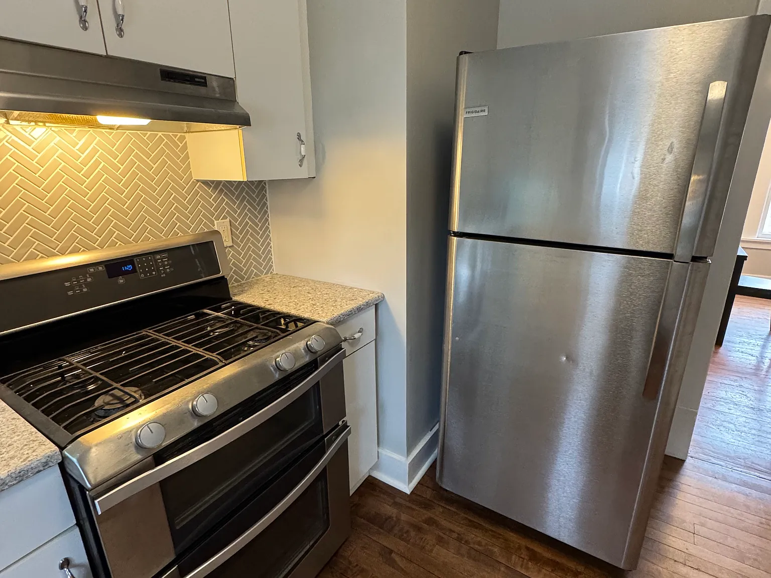 Fully Furnished - 3 Bdrms 1 Bath Kenmore — Photo 3