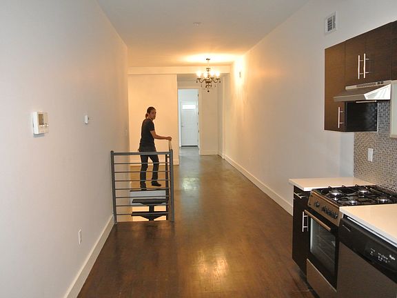 5th image of 297 Harman St APT 1L