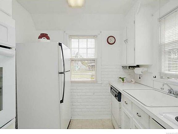 2nd image of 2715 Lakewood Ave