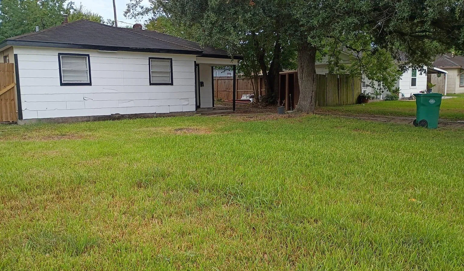2 bed, 1.0 bath, 780 sqft, $1,090 — Photo 2