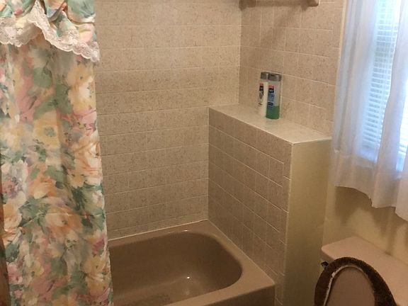 5th image of 919 E Harvard St