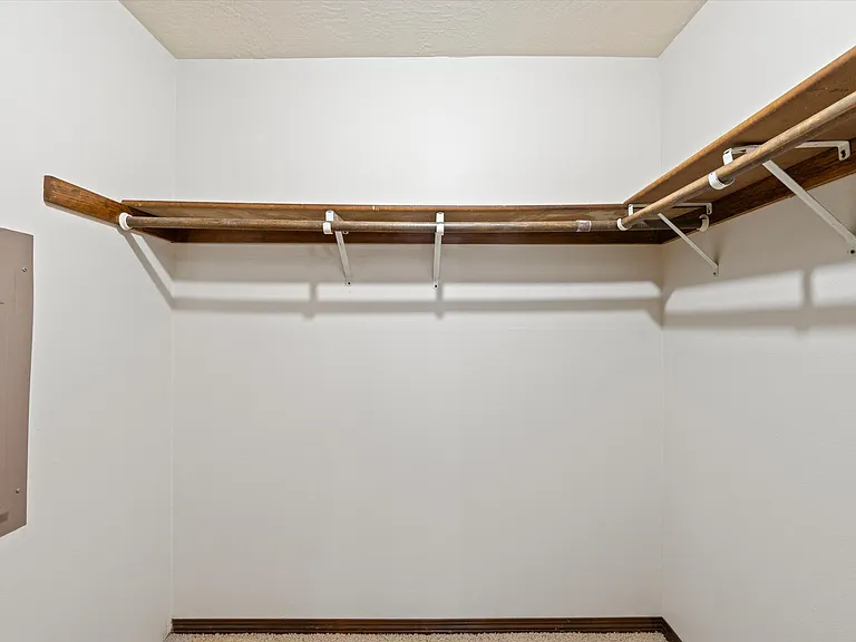 212 Edgewood Dr — Photo 32