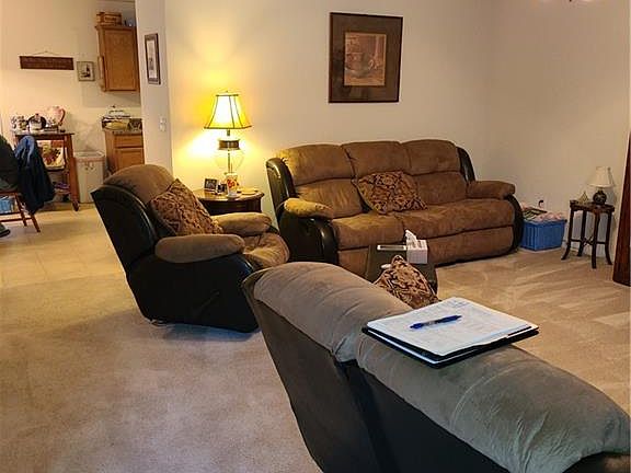 2nd image of 2 Richmond Dr