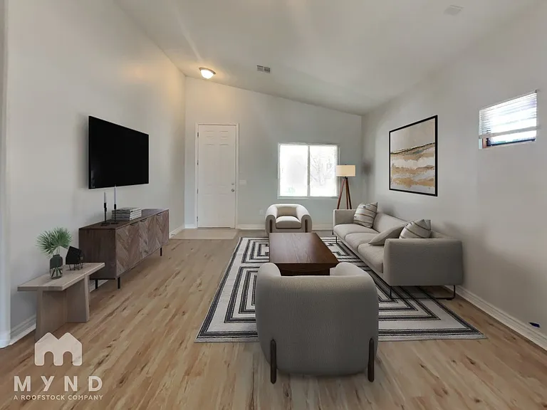 1229 E Prickly Pear St — Photo 2