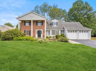 12 Aron Dr, Woodbury, NY 11797