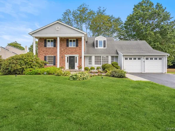 12 Aron Drive, Woodbury, NY 11797