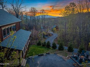 834 Pine Top Ln, Gatlinburg, TN 37738