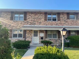 7516 Country Ln UNIT 1, Darien, IL 60561