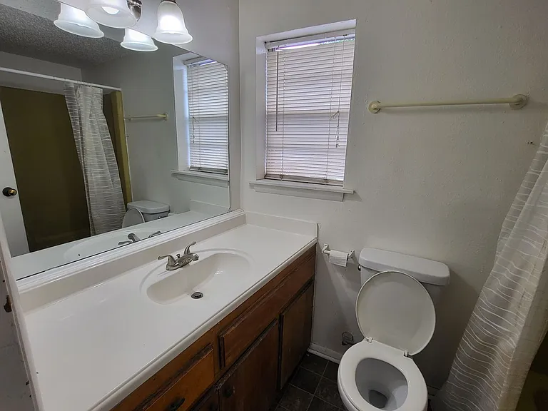 320 E Edwards St #10 — Photo 15