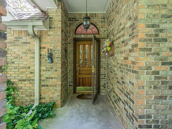 2nd image of 570 Ashwood Ln