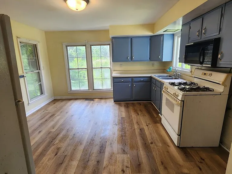 384 Chatham Rd — Photo 4