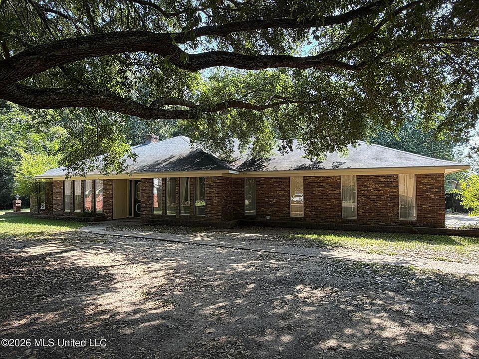 1st image of 111 Greenwood Ln