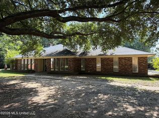 111 Greenwood Ln, Natchez, MS 39120