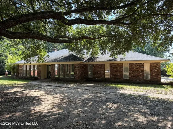 111 Greenwood Ln, Natchez, MS 39120