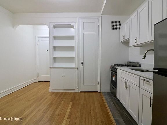 2nd image of 6812 Yellowstone Blvd APT 2C