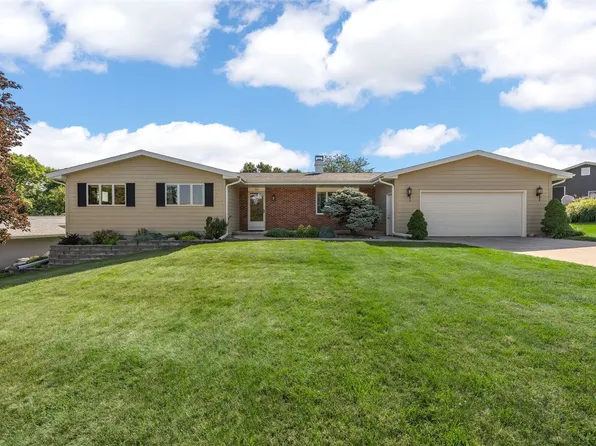 360 Parkland Dr SE, Cedar Rapids, IA 52403