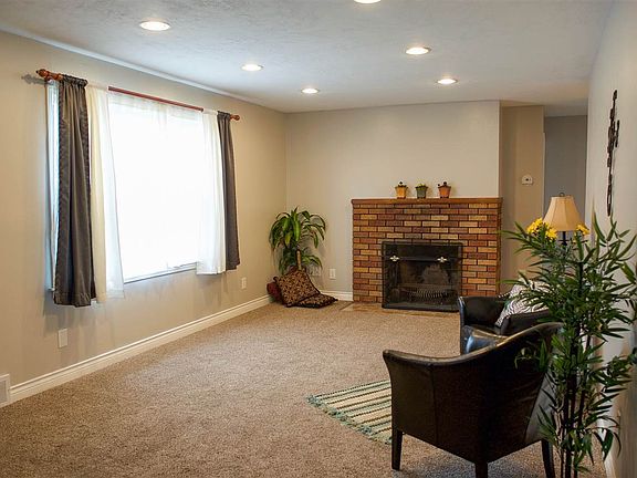 3rd image of 3424 E Jackson Ave