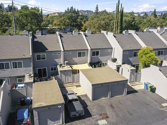 4th image of 2742 Walnut Boulevard