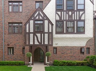 1095 Merril St APT B1, Winnetka, IL 60093