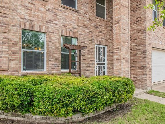 2nd image of 5112 Cliff Oaks Dr