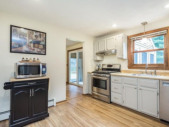 5th image of 160 Evelina Dr