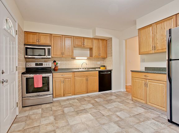 3rd image of 899 E Schirra Dr