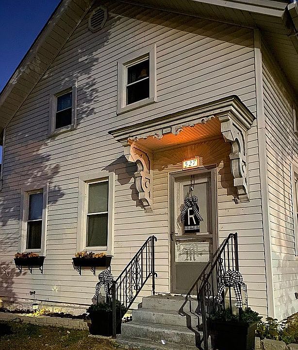 2nd image of 527 Cass St