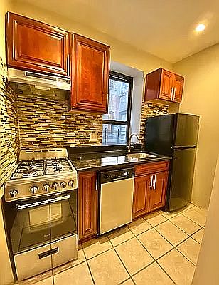1st image of 326 E 78th St APT 14