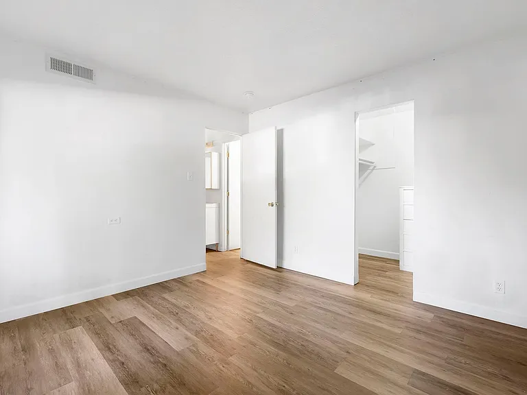 240 2nd St — Photo 12