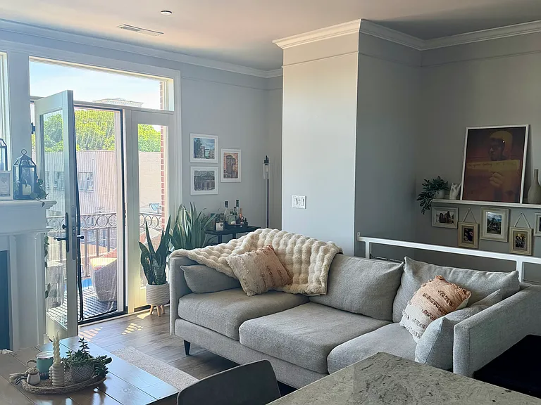1515 N Van Buren St #403 — Photo 4