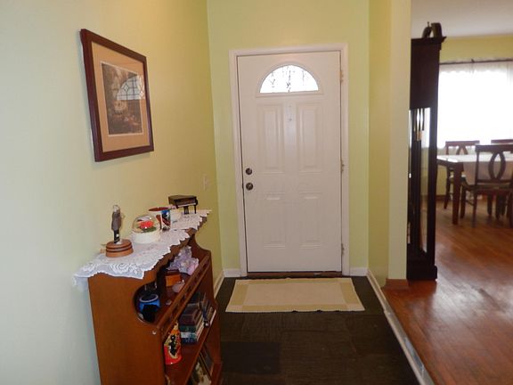 2nd image of 1820 Sandalwood Pl