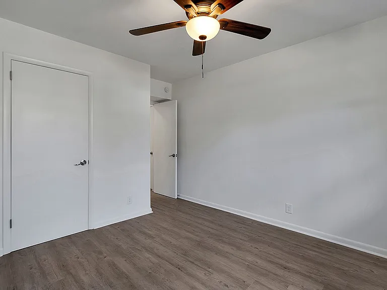 124 Grenadier Dr — Photo 12
