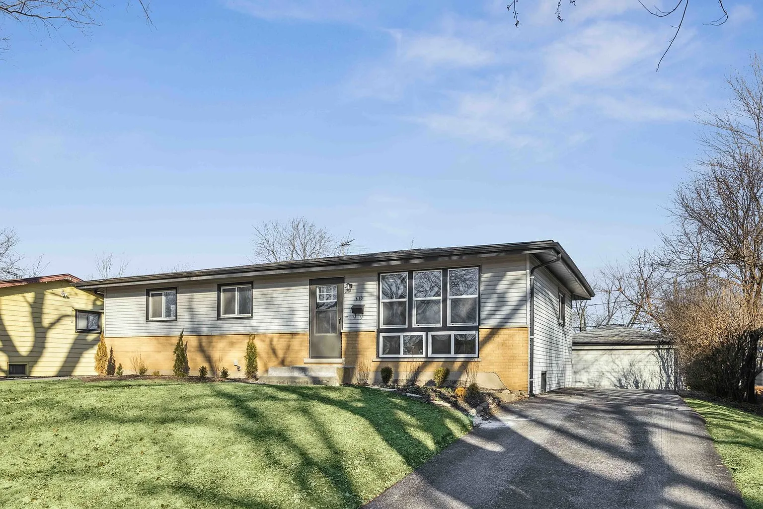 610 E Hackberry Ln photo 1