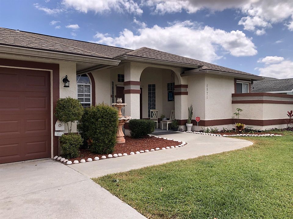 1st image of 1571 SE Airoso Blvd