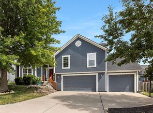 4833 Brownridge Dr, Shawnee, KS 66218