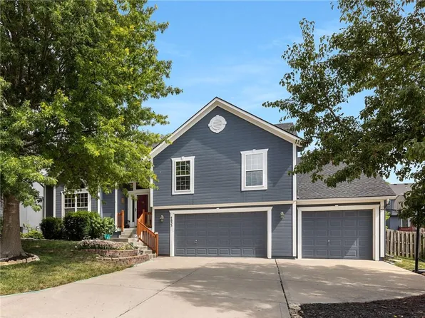 4833 Brownridge Dr, Shawnee, KS 66218