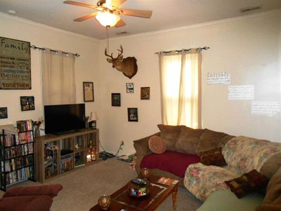 3rd image of 107 Brown St