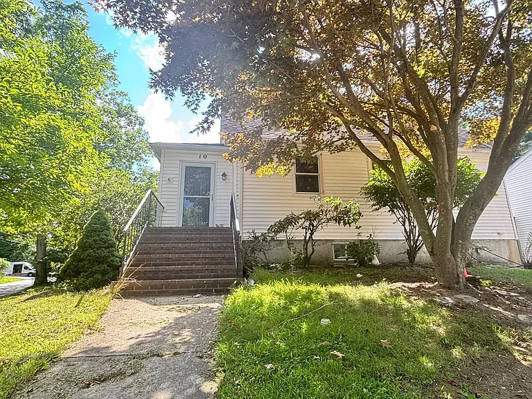 10 Mellen St #10 — Photo 1