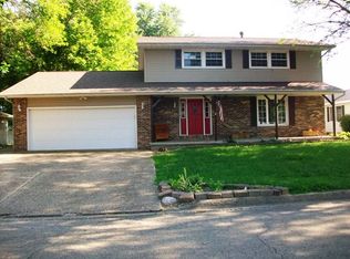 1120 E Sycamore St, Canton, IL 61520