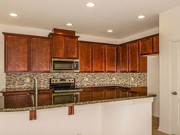 4th image of 763 Bay Bridge Cir
