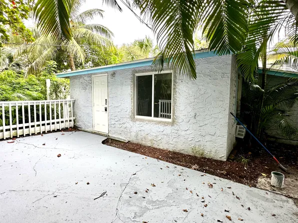 313 S Lakeside Dr APT 2, Lake Worth Beach, FL 33460