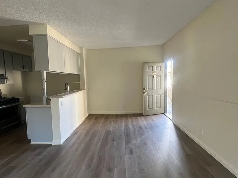 8541 Foothill Blvd., Sunland — Photo 34