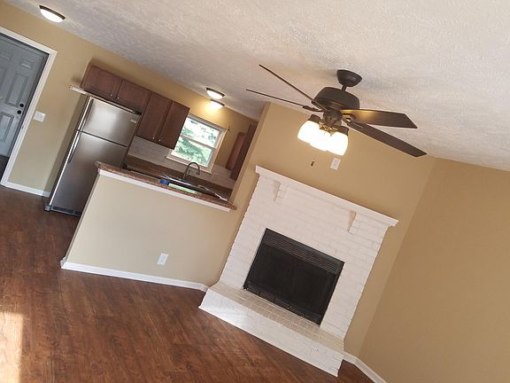 3rd image of 3263 Lakeford Dr