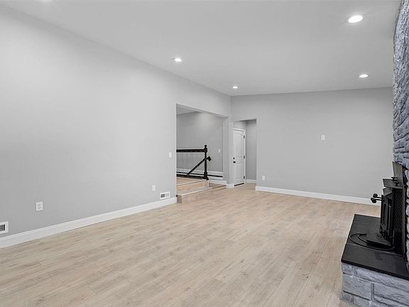 5th image of 10901 Hampshire Manor Ct