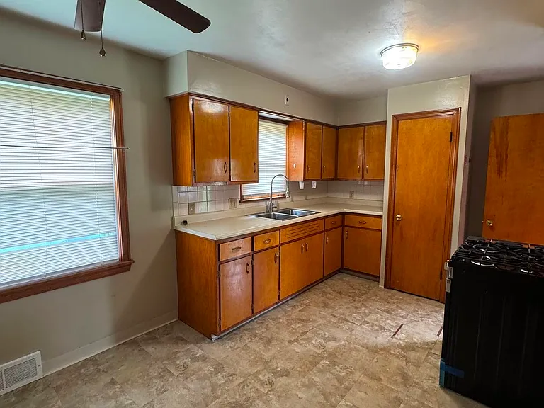 211 N Belle Vista Ave — Photo 4